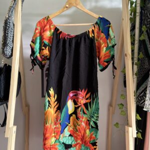 Vestido com estampa de Arara