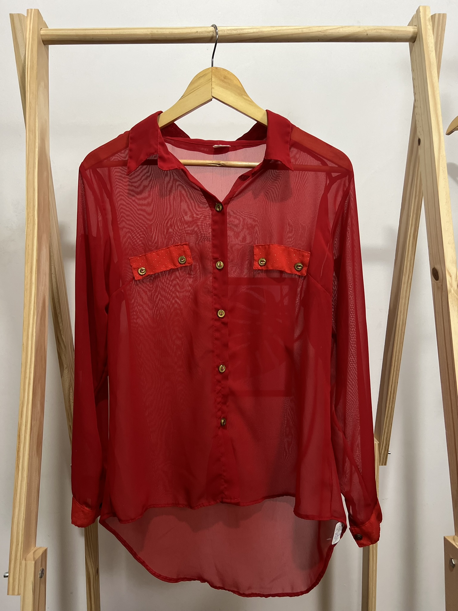 Camisa vermelha transparente