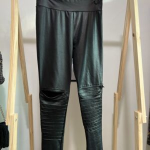 Calça de courino preta com zíper