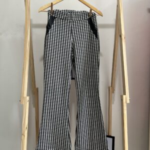 Calça Flare preta e branca
