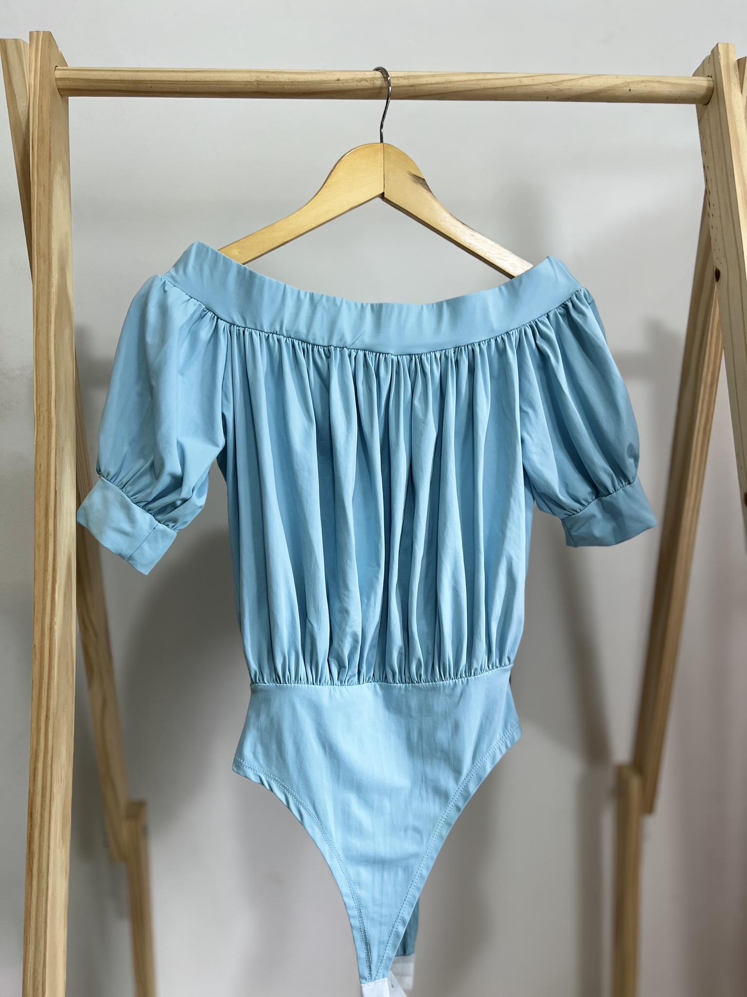 Body azul bebê ombro ciganinha