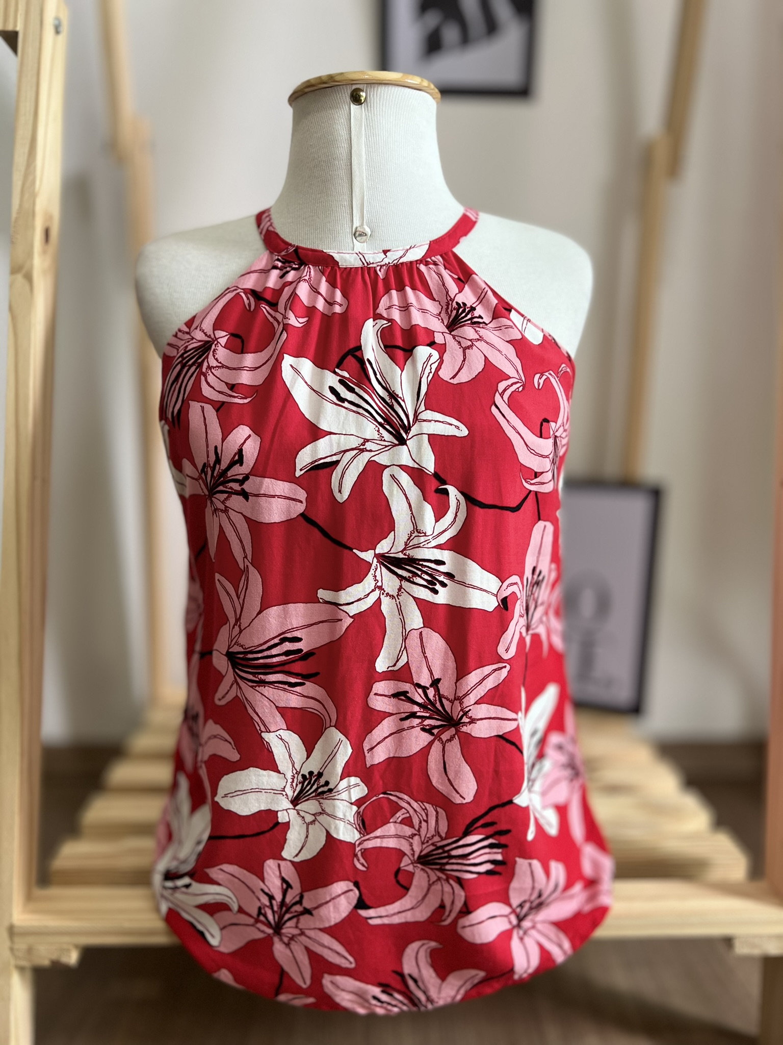 Regata vermelha estampada flores