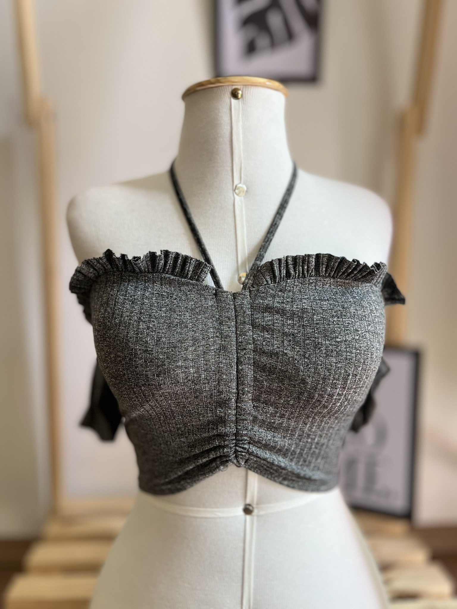 Cropped com bojo cinza manga