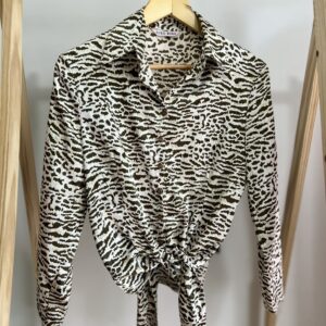 Blusa de cetim animal print
