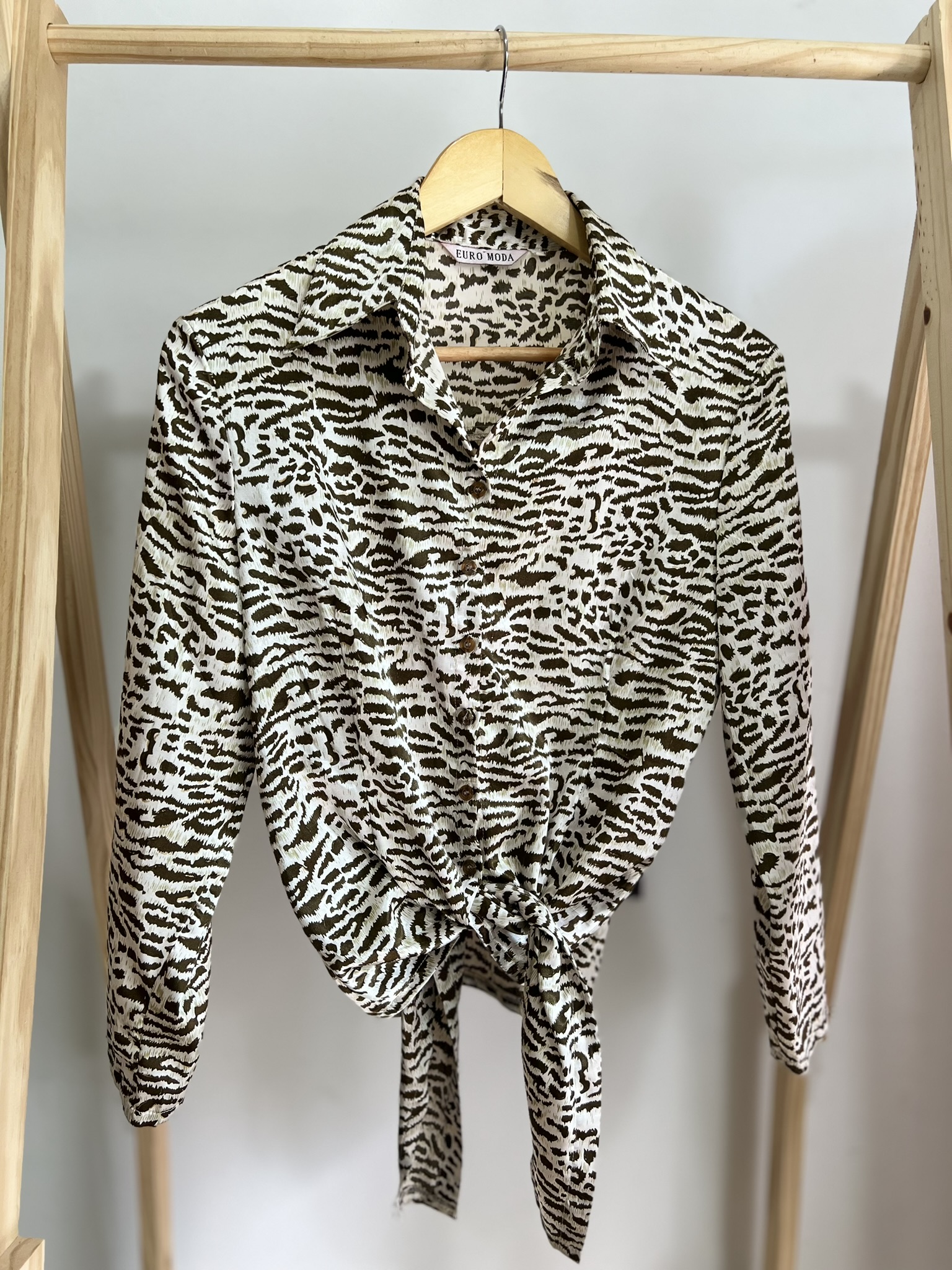Blusa de cetim animal print