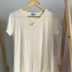 Camiseta bege nova t-shirt