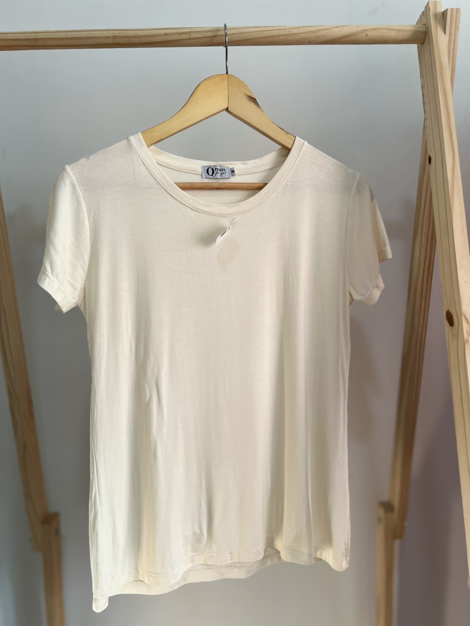 Camiseta bege nova t-shirt