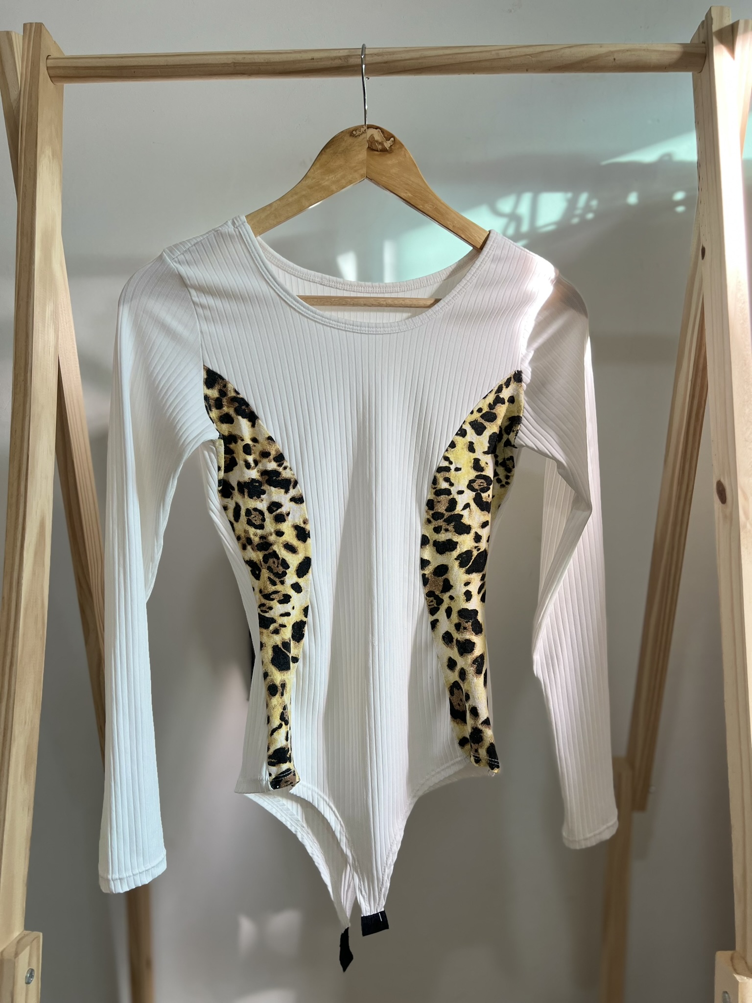 Body manga longa com detalhe tigresa