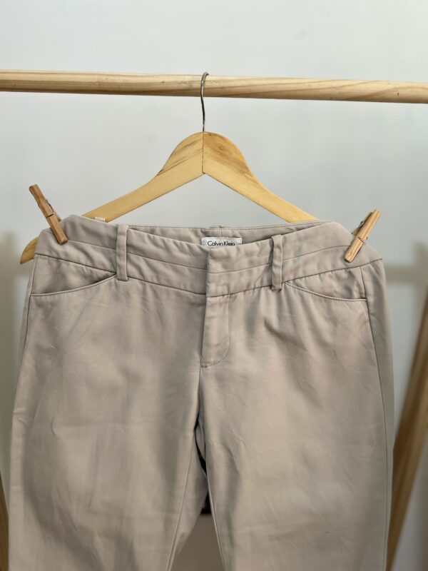 Calça Calvin Klein corte reto