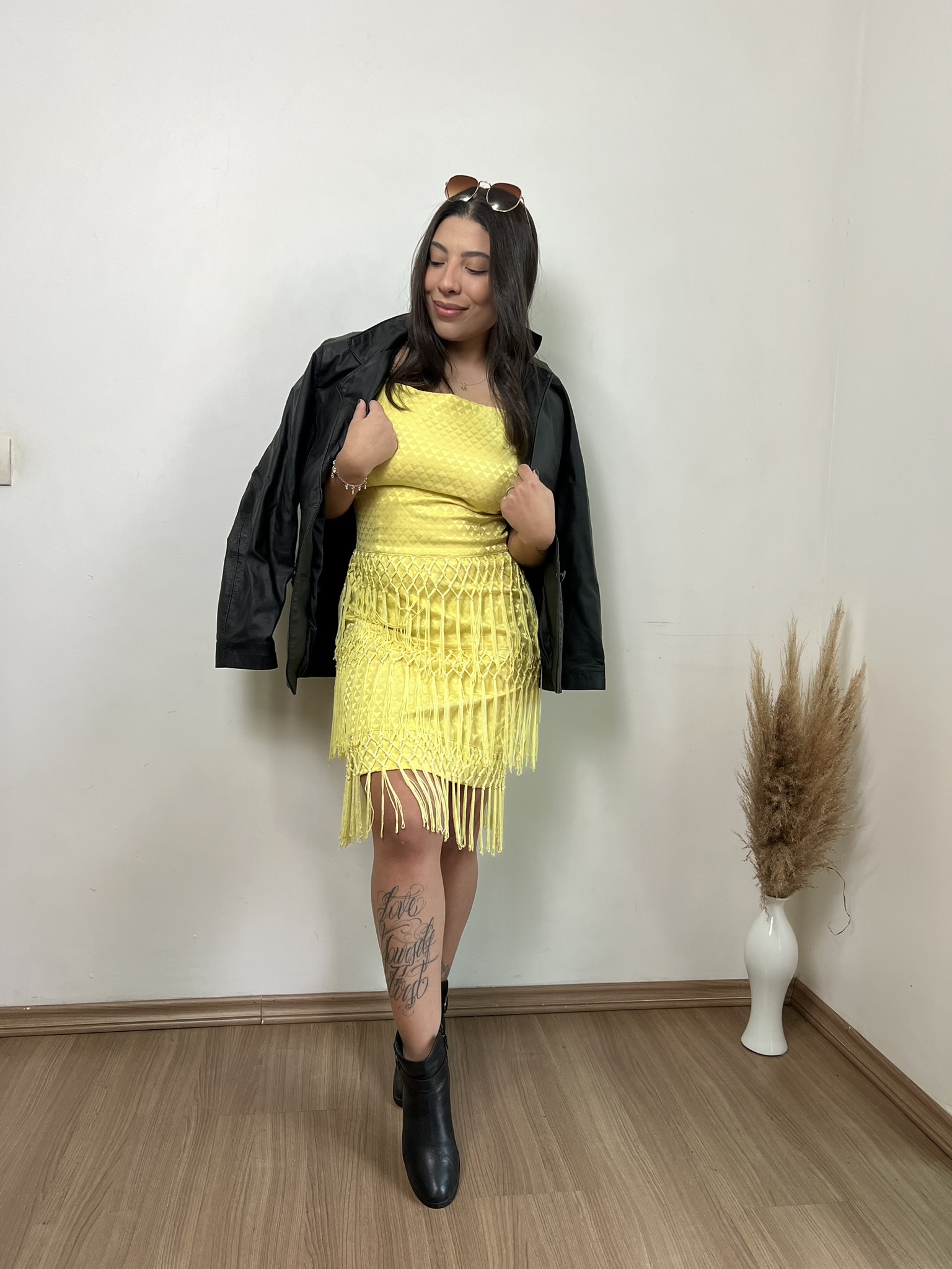 Vestido amarelo com franjas