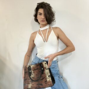 Body branco pescoço elegante