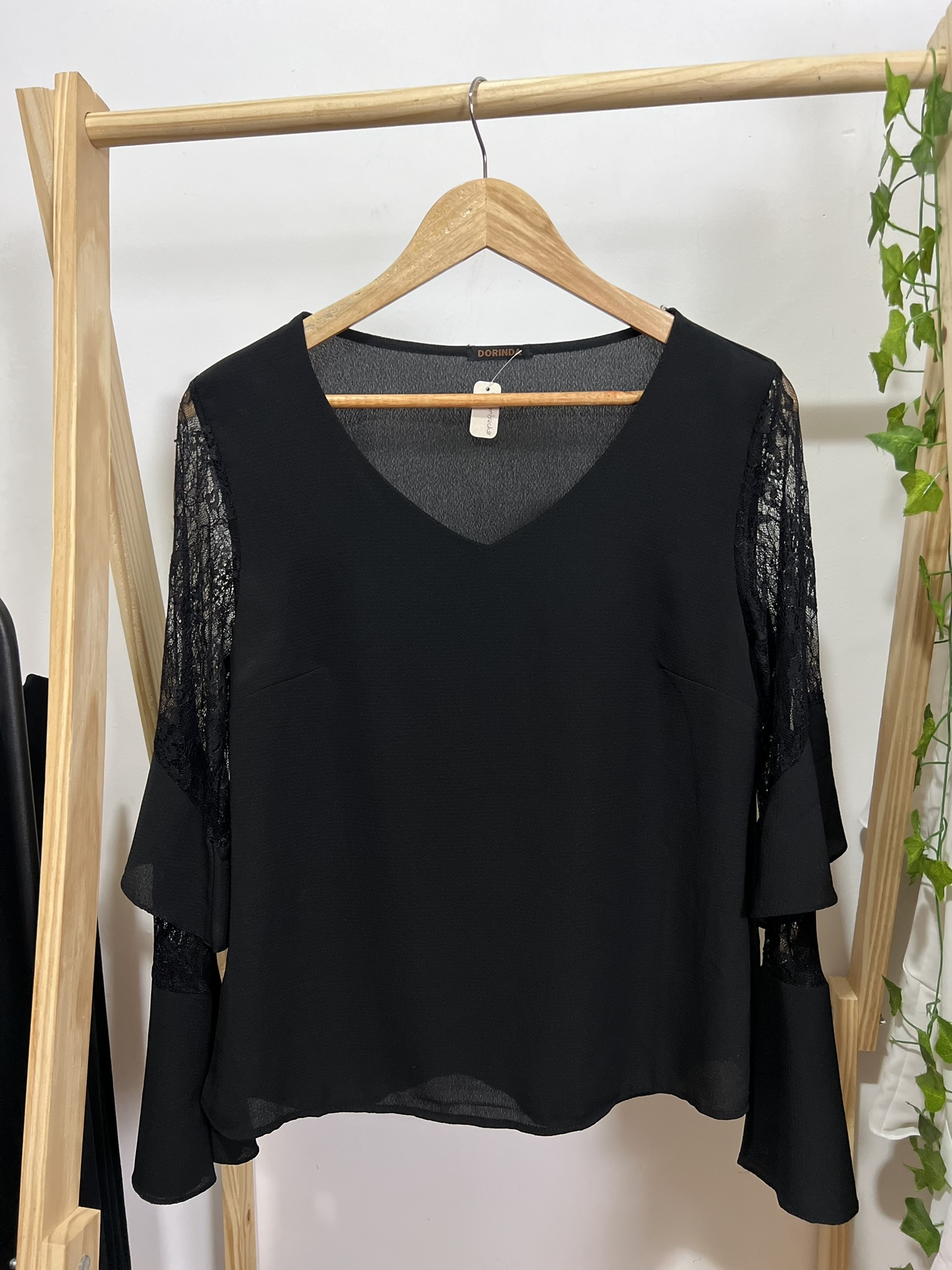 Blusa com mangas de renda