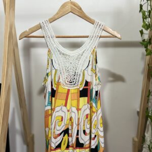 Regata estampada com detalhes