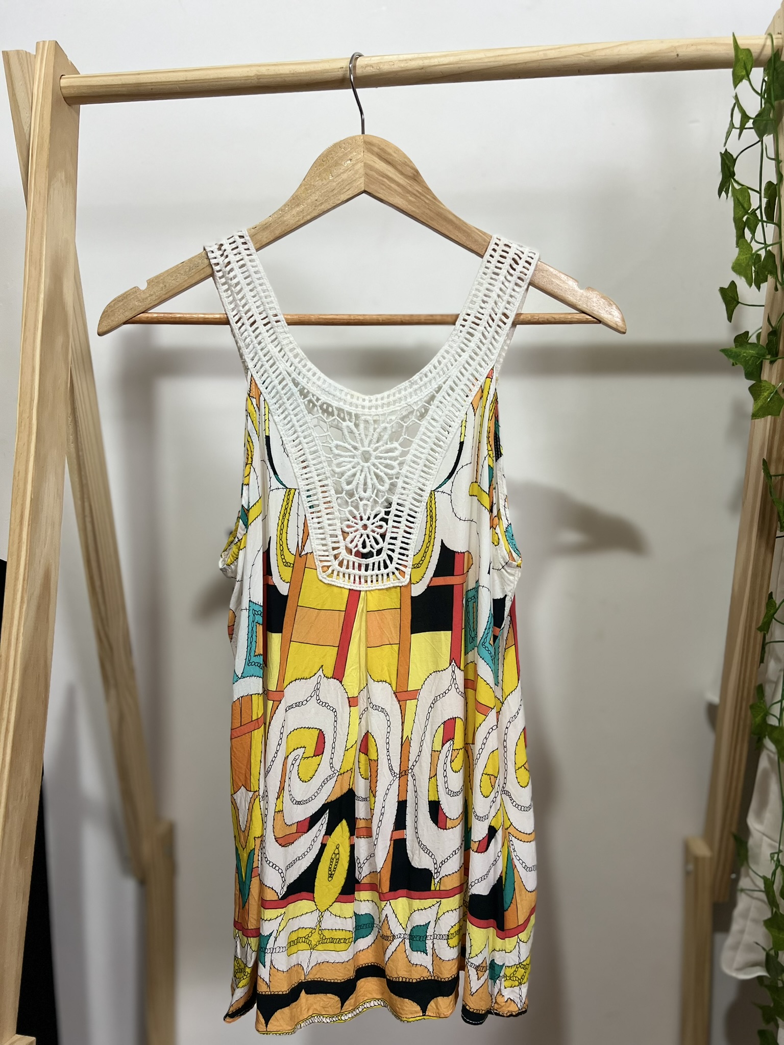 Regata estampada com detalhes