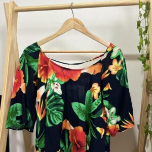 Camiseta floral azul marinho