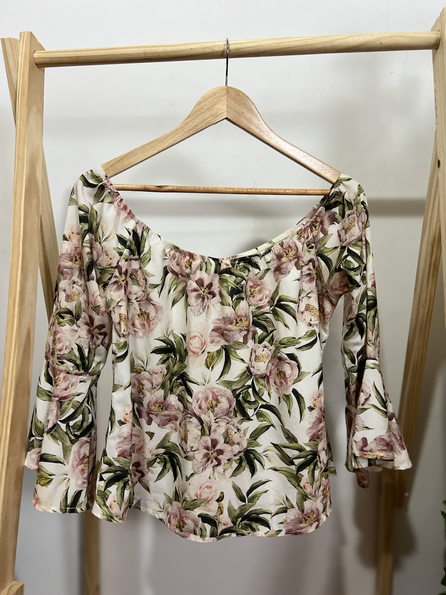Blusa floral manga longa