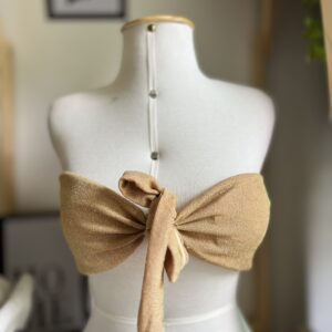 Top amarelo de brilhos amarração