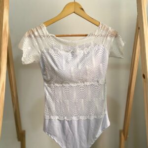 Body branco com detalhes