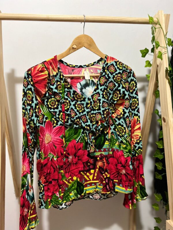 Blusa estampada manga longa