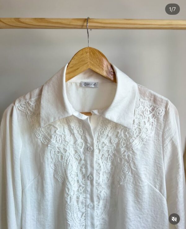 Camisa social branca com renda