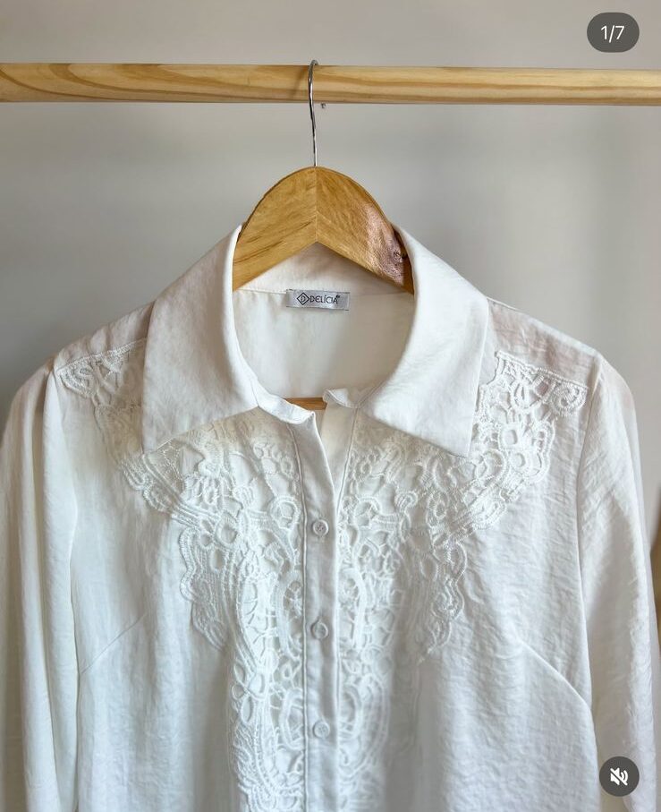 Camisa social branca com renda