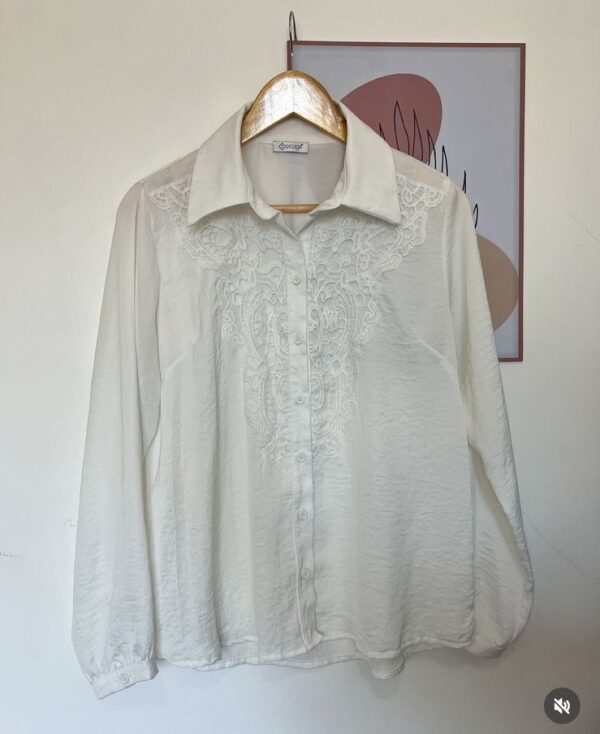 Camisa social branca com renda - Imagem 4