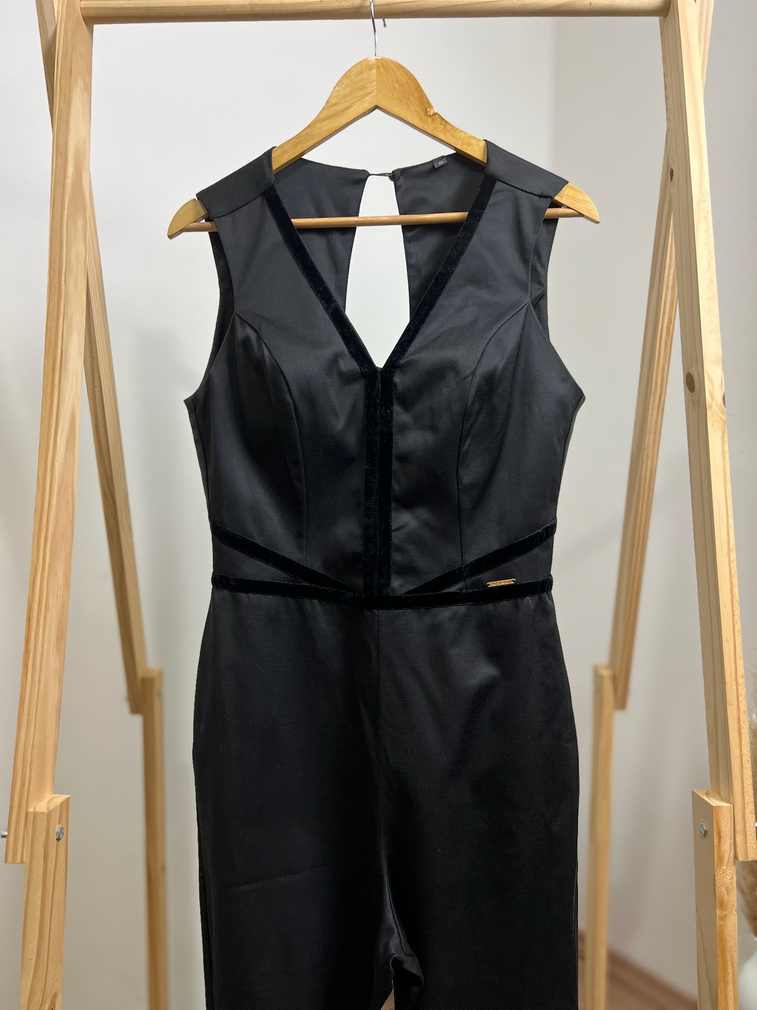 Macacão preto flare camurça
