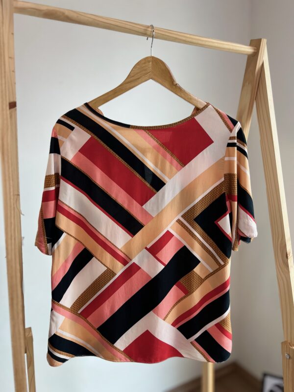 Blusa colorida - Imagem 2