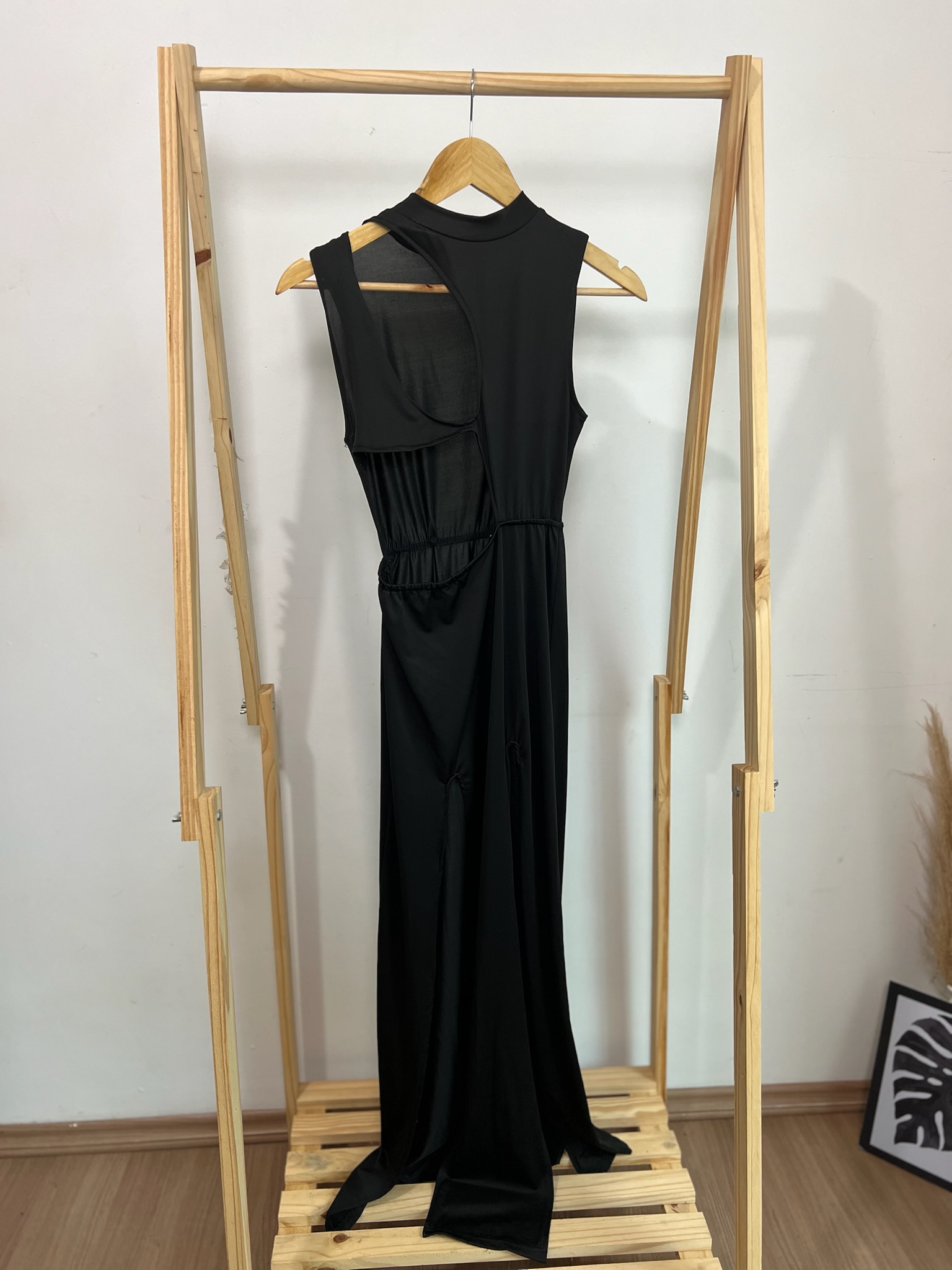 Vestido longo com duas fendas