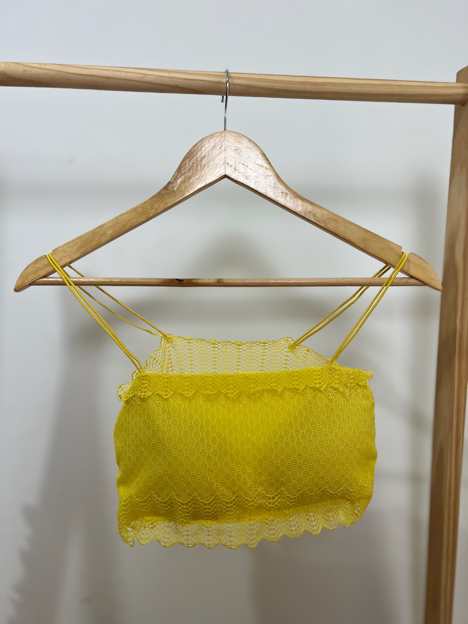 Top amarelo com bojo