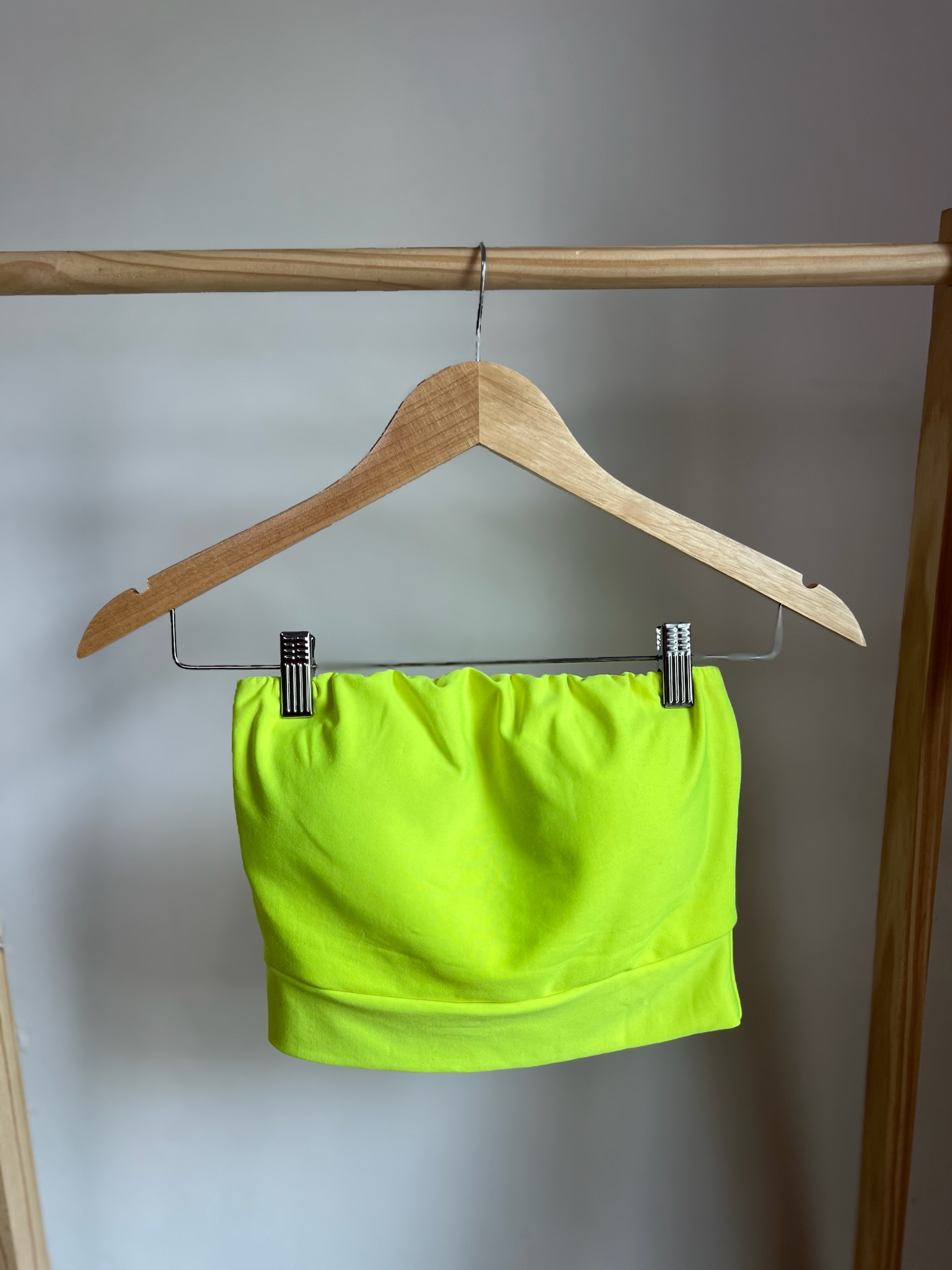 Cropped neon com bojo