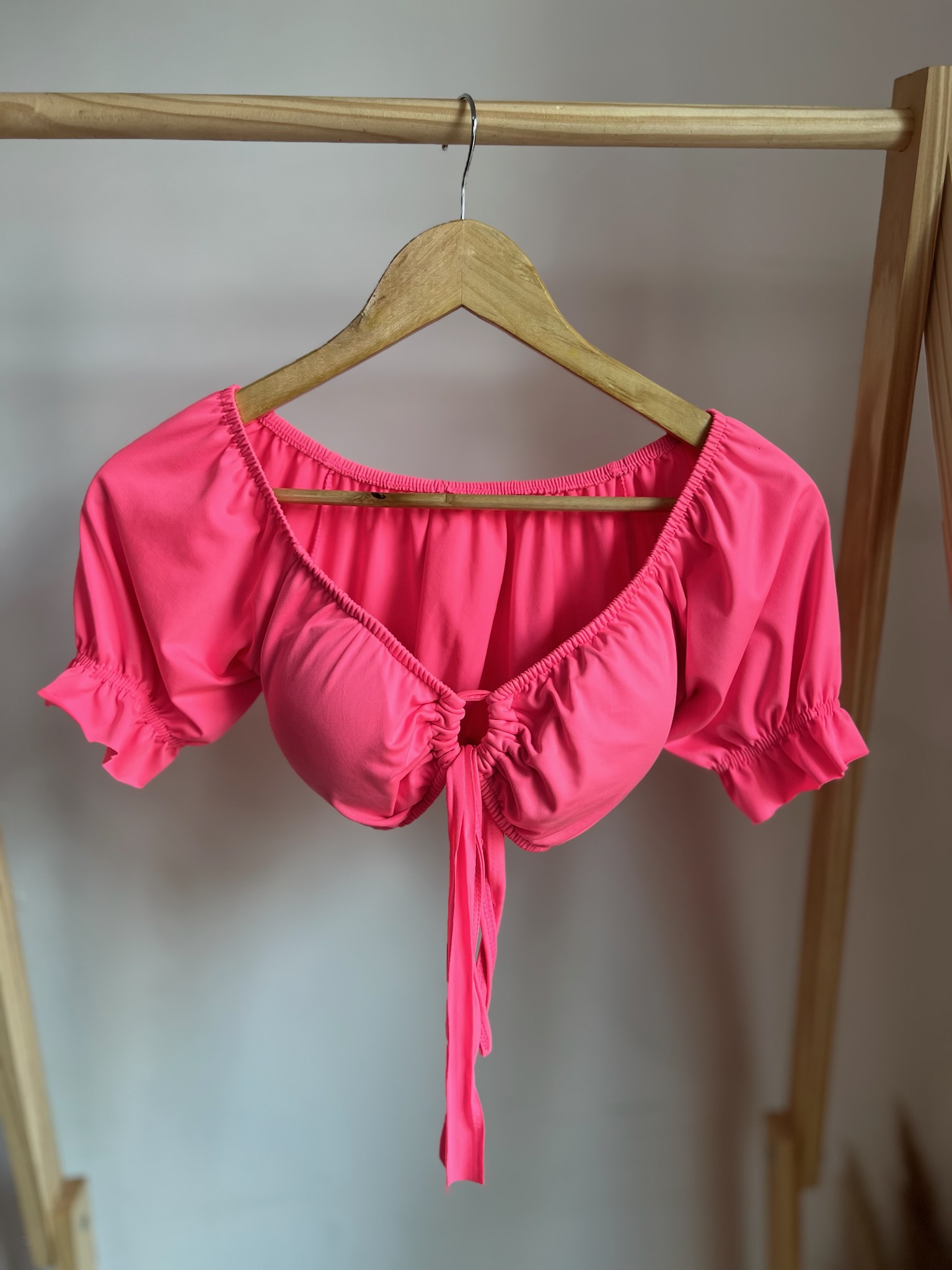 Cropped semi-novo com bojo rosa