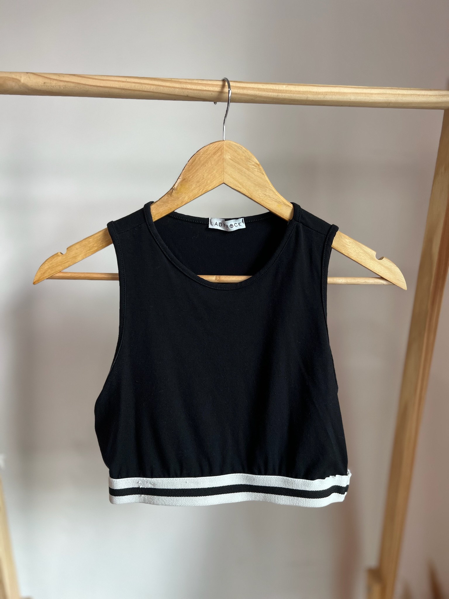 Cropped preto regata