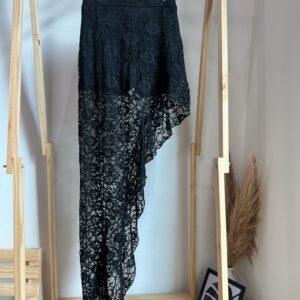 Shorts Saia com renda longa de bico