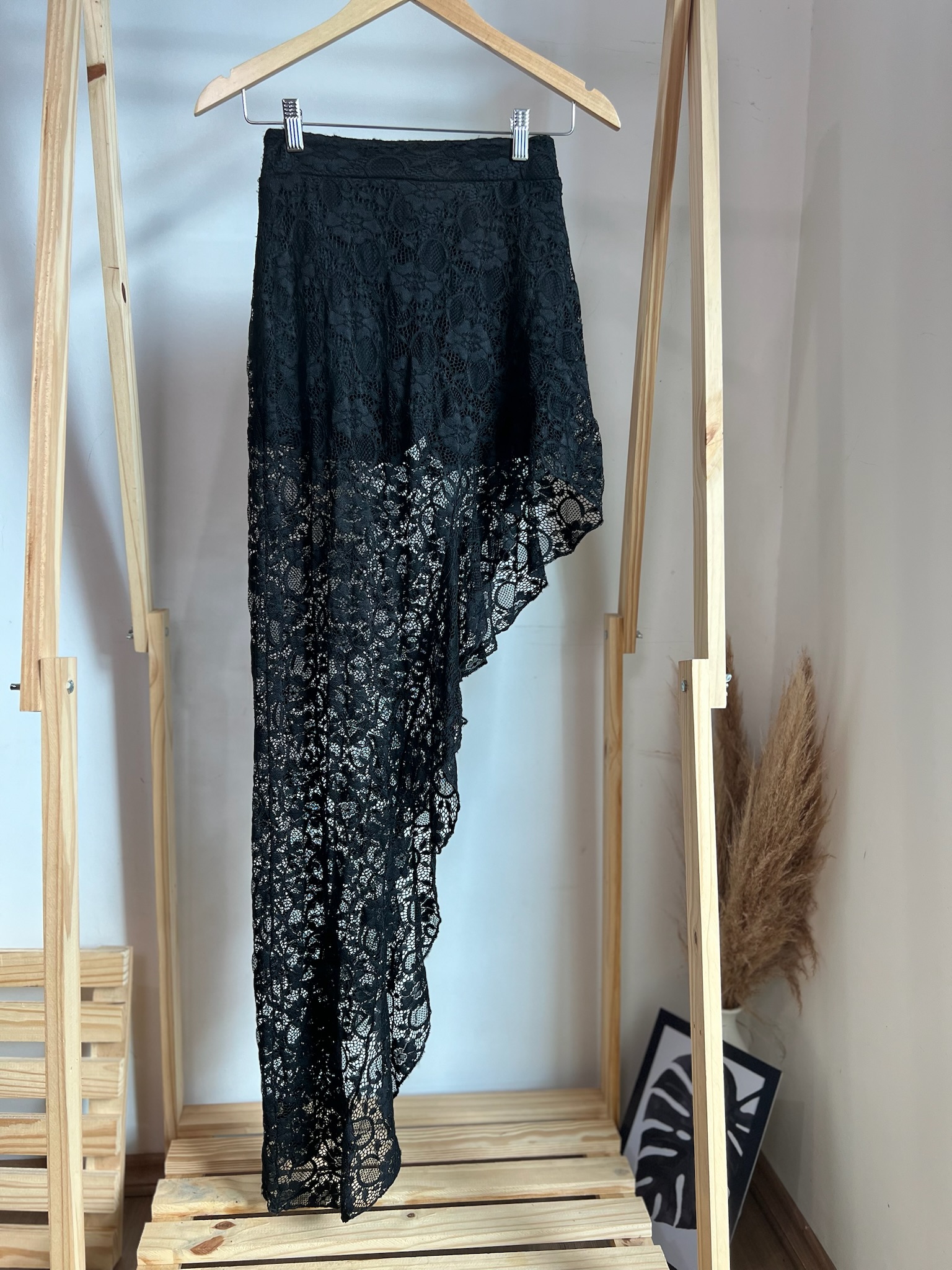 Shorts Saia com renda longa de bico