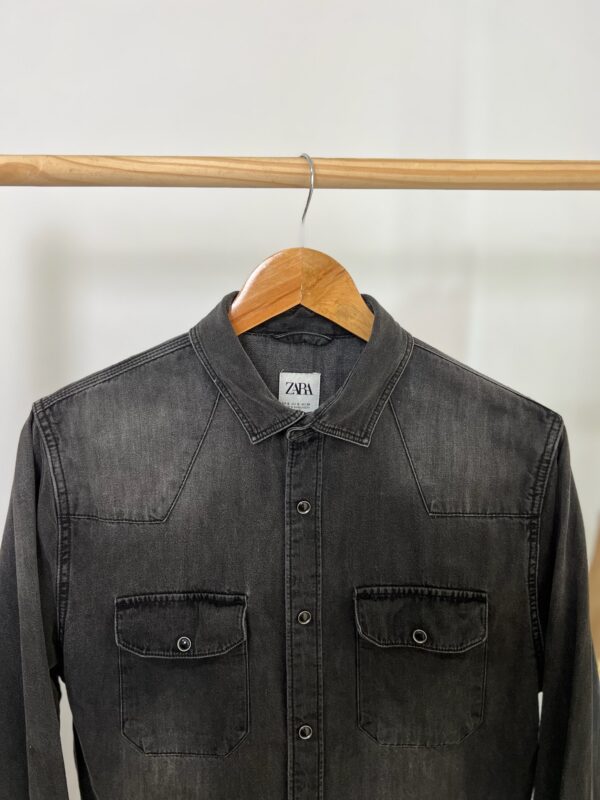 Camisa Jeans Preta Zara - Imagem 3