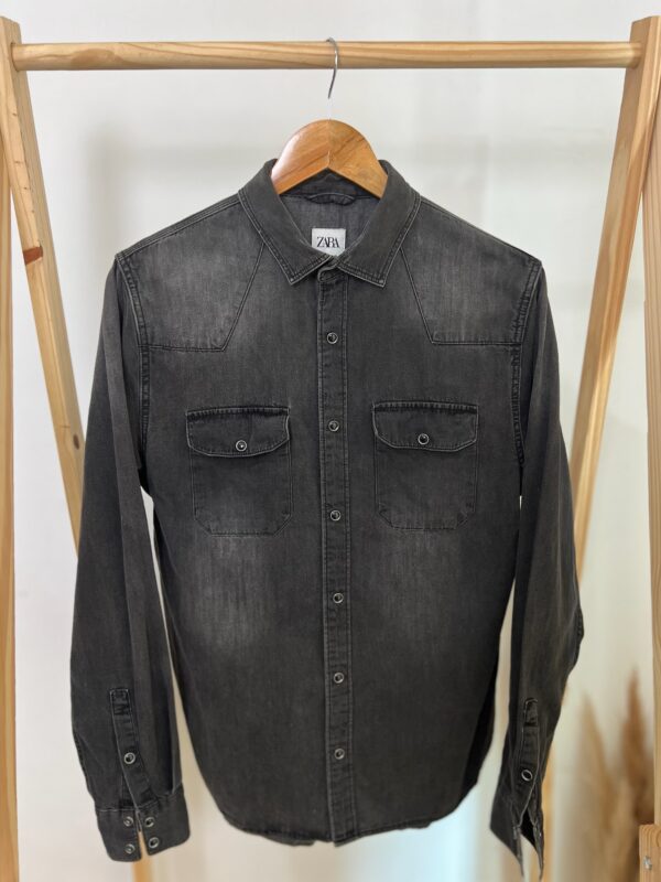 Camisa Jeans Preta Zara - Imagem 2
