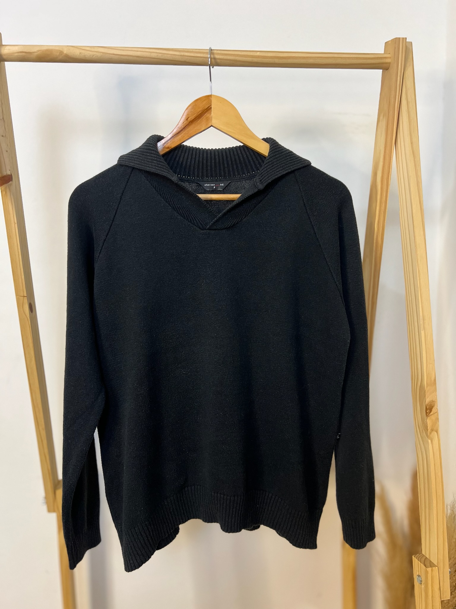 Blusa de Lã Preta c/ Gola