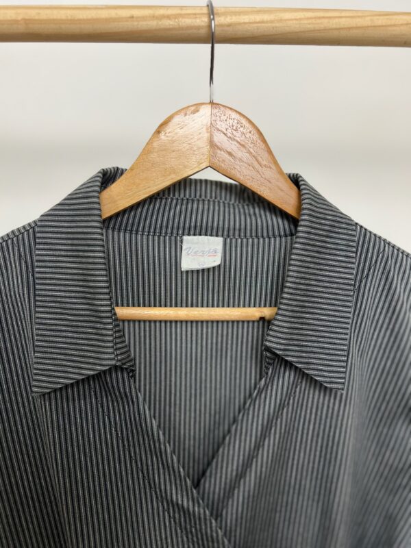 Blusa de listras preto branco e cinza - Imagem 3
