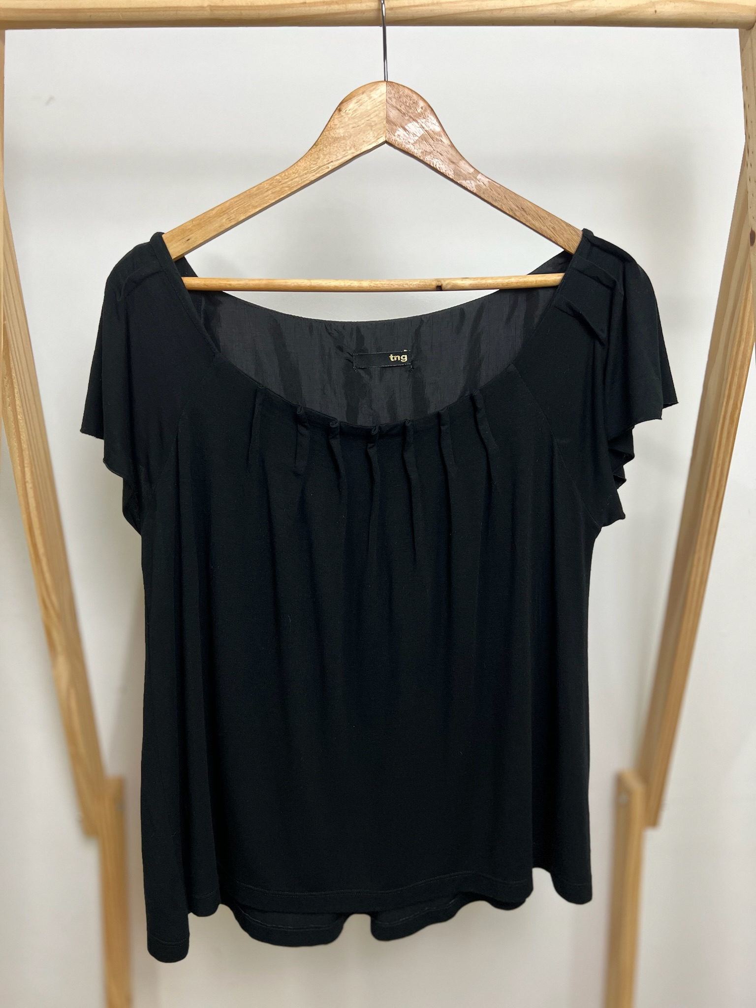 Blusa preta com detalhe TNG