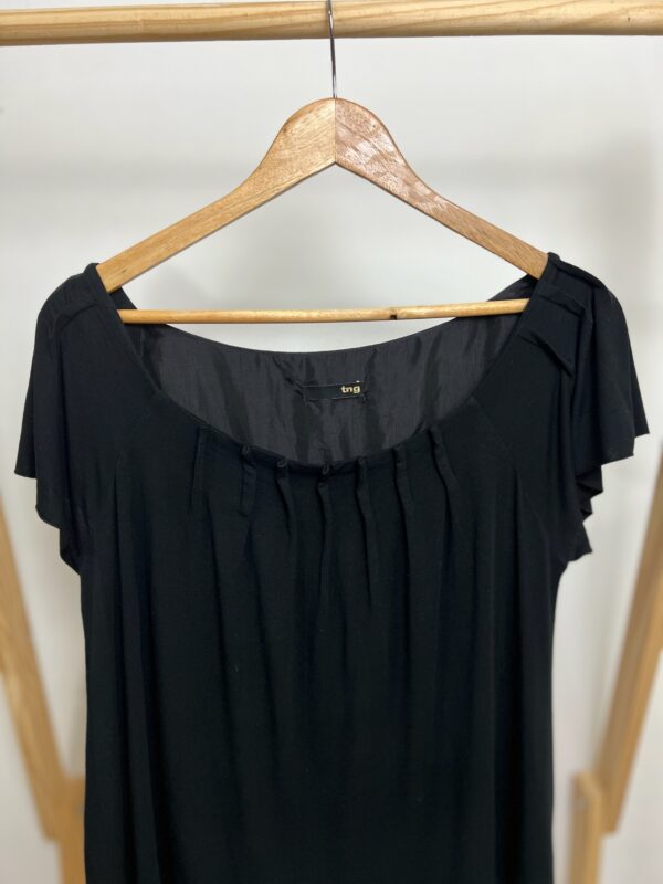 Blusa preta com detalhe TNG - Imagem 6