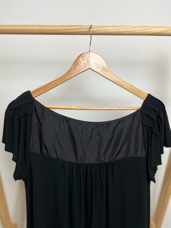 Blusa preta com detalhe TNG - Imagem 3