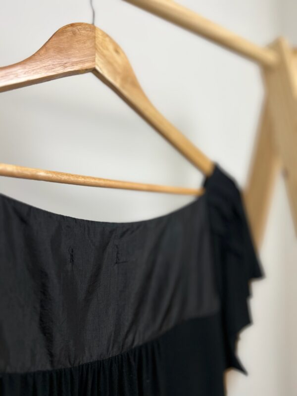 Blusa preta com detalhe TNG - Imagem 4