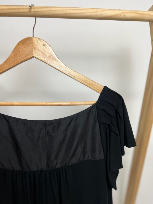 Blusa preta com detalhe TNG - Imagem 5