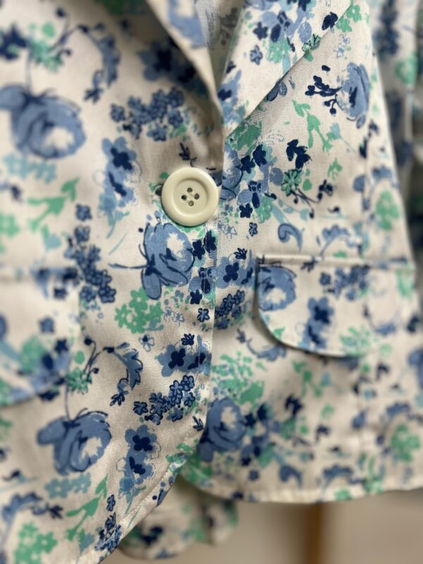 Casaco/Blazer branco com flores azuis - Imagem 6
