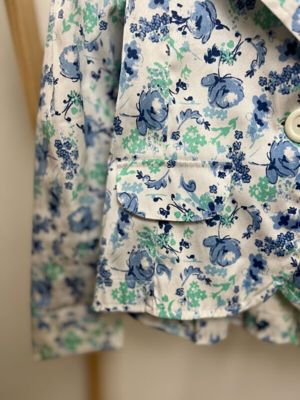 Casaco/Blazer branco com flores azuis - Imagem 7