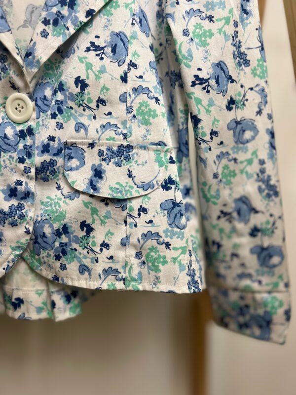 Casaco/Blazer branco com flores azuis - Imagem 8