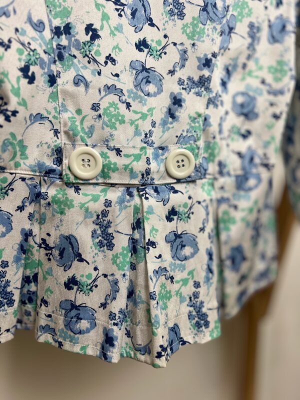 Casaco/Blazer branco com flores azuis - Imagem 3