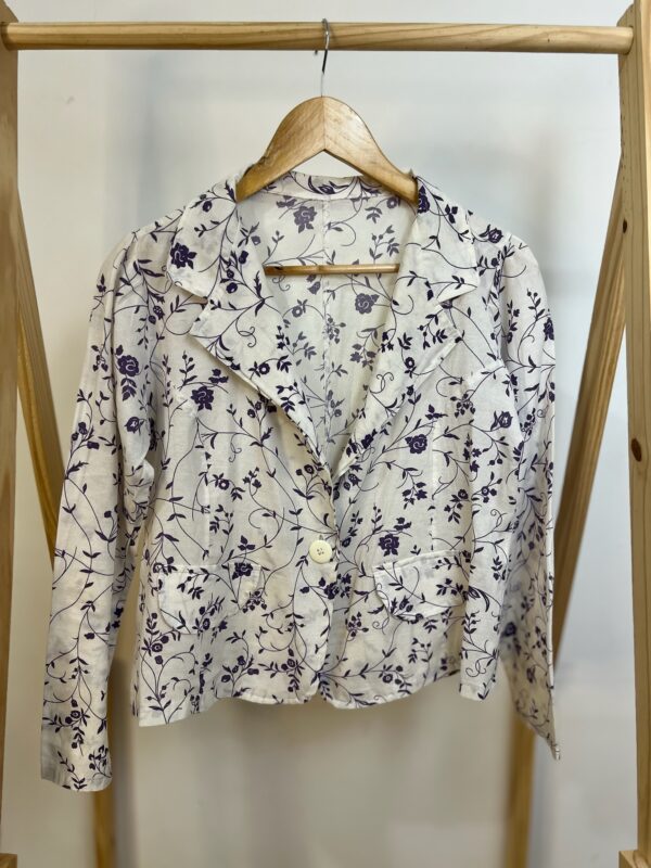 Casaco /Blazer branco florido roxo