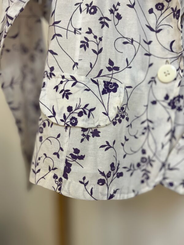 Casaco /Blazer branco florido roxo - Imagem 4